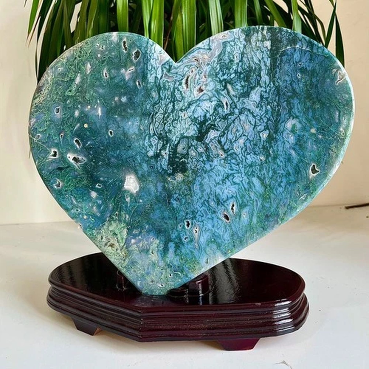17.12LB Natural beautiful green aquatic plant heart-shaped crystal specimen