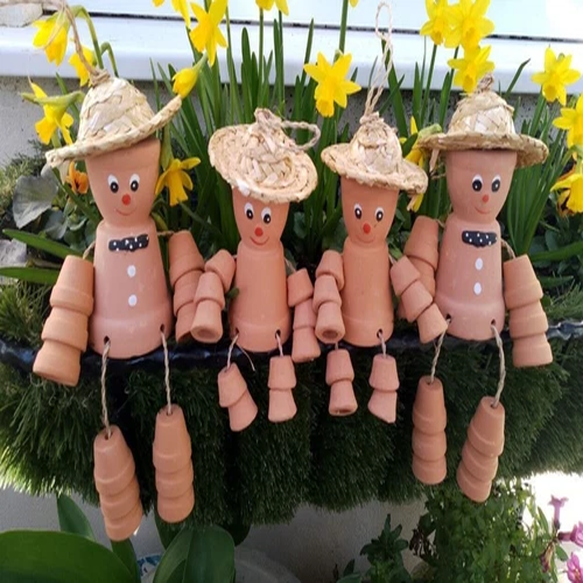 Family Terracotta Flower Pot Man Men Sitting Hanging Garden Ornament Bill & Ben