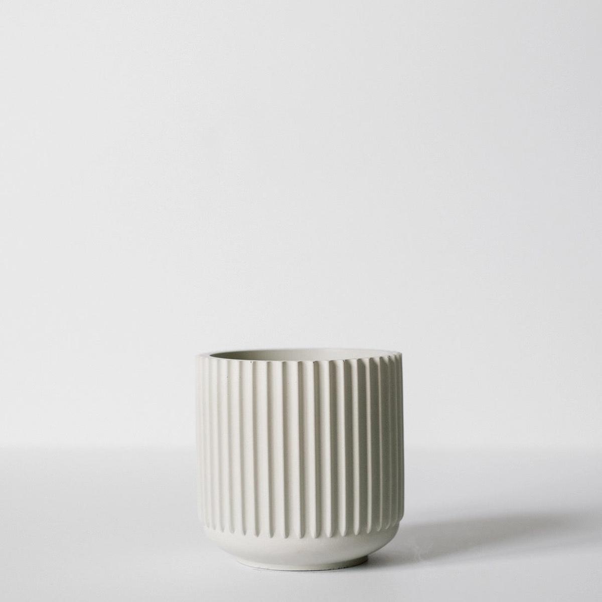 Natural Short Ridged Planter