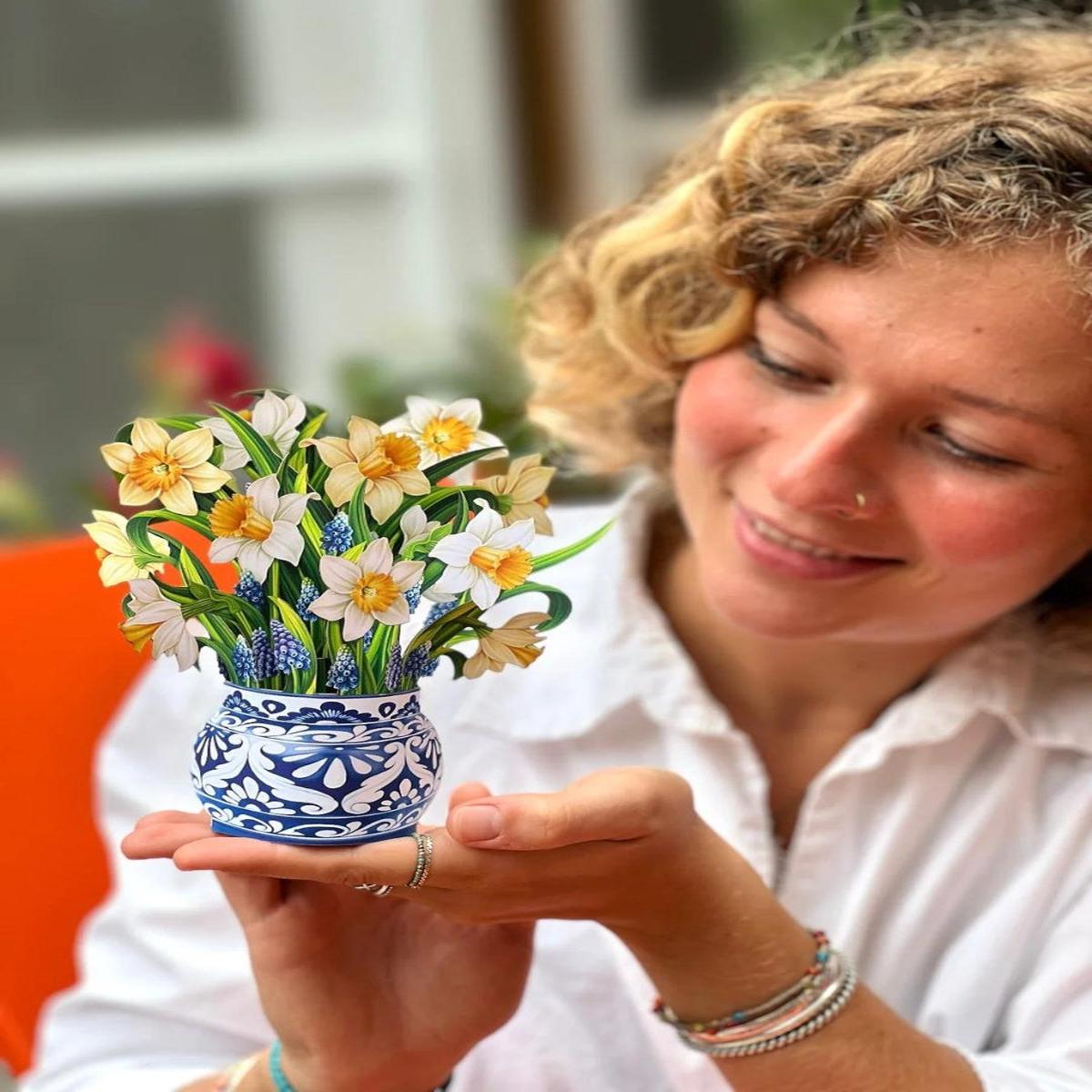 Mini English Daffodil Pop-Up Flower Bouquet