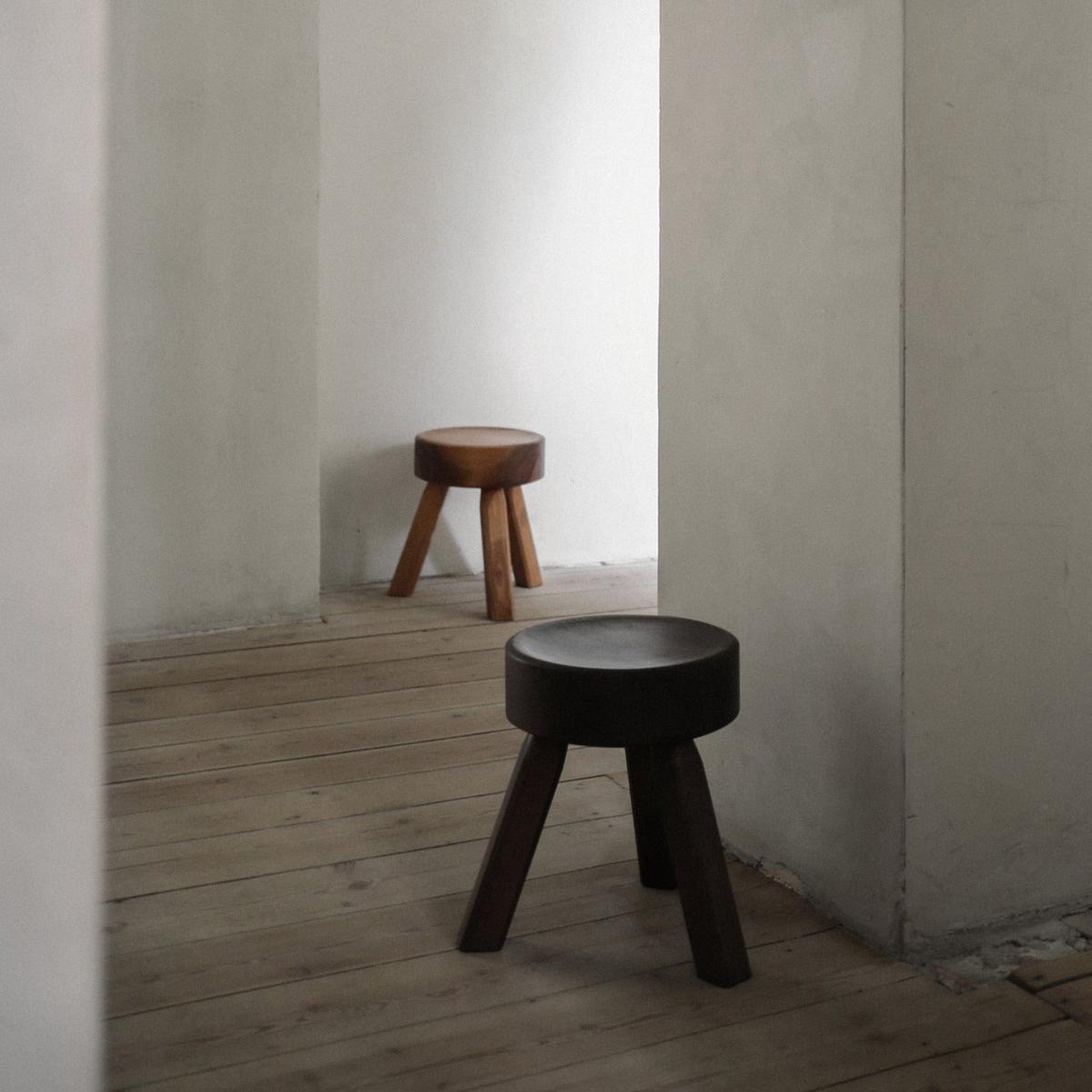 IN-STOCK I AML Stool | Dark by FRAMA