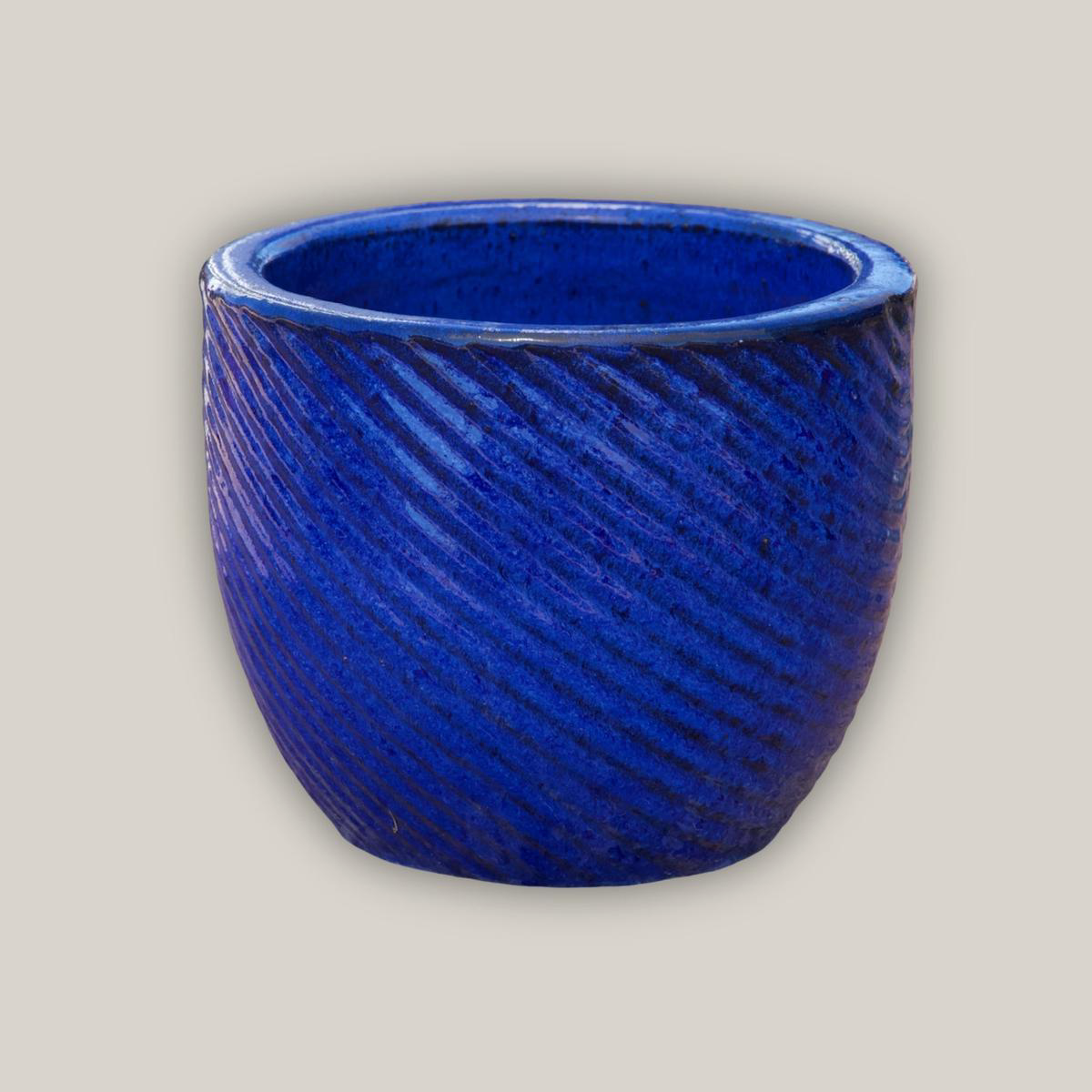 8981N8 8211 Blue Round Swirl Planter 8211 158221 x 158221 x 128221 Blue Ceramic